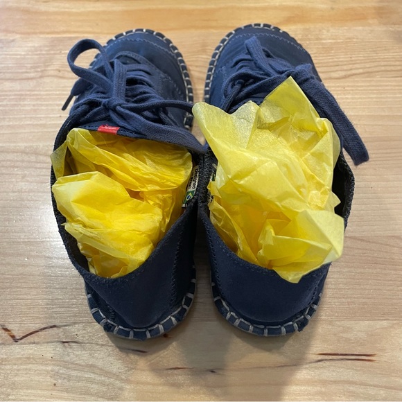 Havaianas lace up espadrilles women’s size 9, these are in very good condition. - Picture 2 of 4